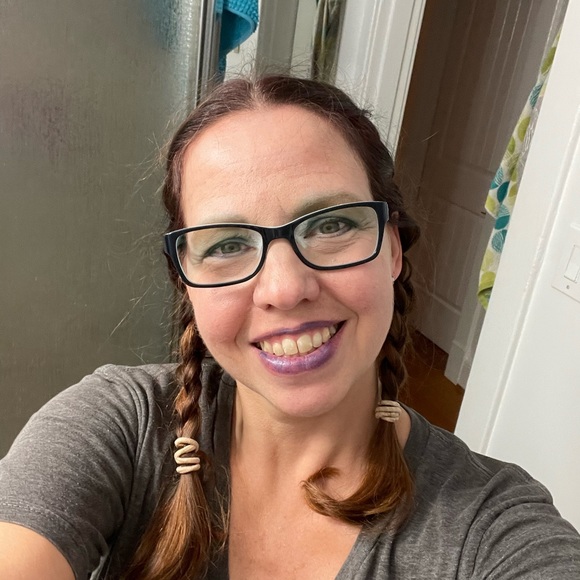 Meet your Posher, Kate - Picture 3 of 3